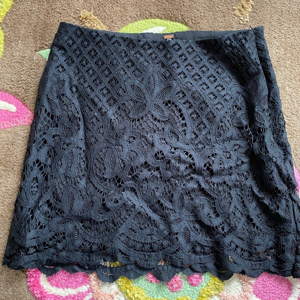 Black lace free peiple mini skirt